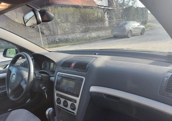 Skoda Octavia cena 17200 przebieg: 206000, rok produkcji 2008 z Gdynia małe 56